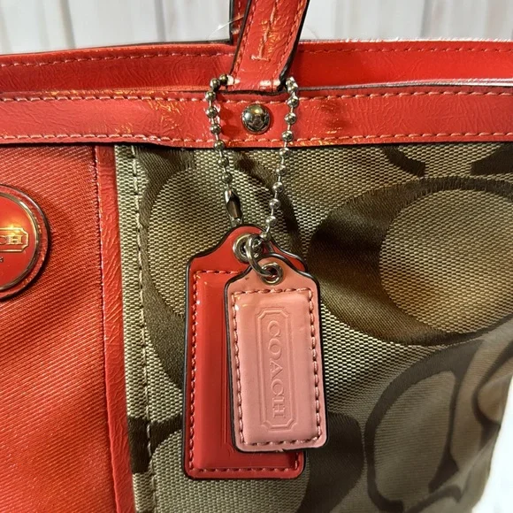 NWT - Coach Signature zip top tote - Picture 2 of 10